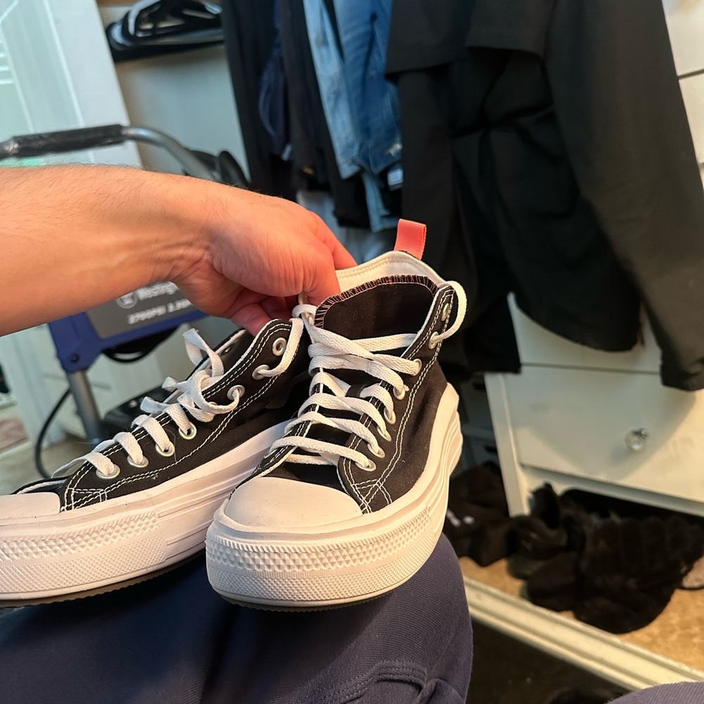 Shoes brand new no box though lady threw it away